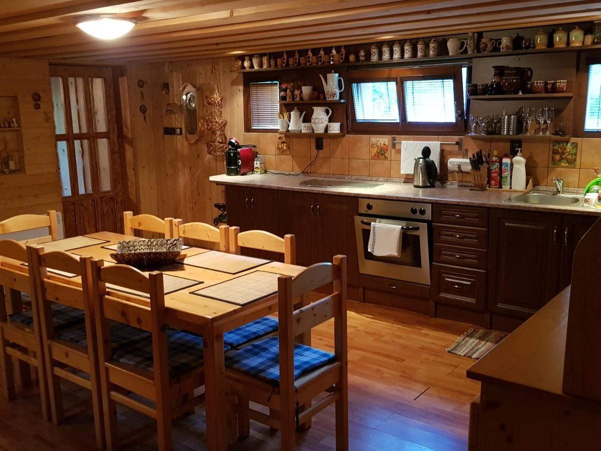 Chata Pod Skalou Valaská Buitenkant foto